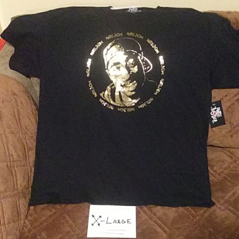 2 T-Shirts